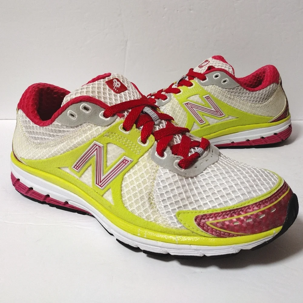 New Balance Women's 1190 Lace-Up Running Low Top Athletic Sneakers Size 9